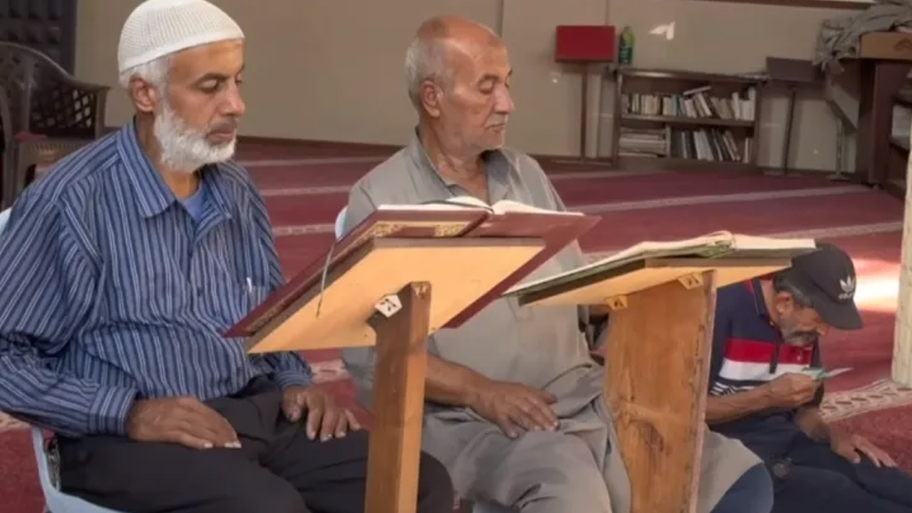 গাজার ‘তাওহীদ মসজিদে’ দীর্ঘ সময় পর পুনরায় আজান ও জামাতে নামাজ অনুষ্ঠিত